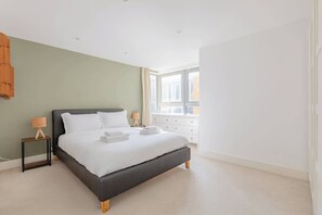 4 bedrooms, iron/ironing board, Internet, bed sheets