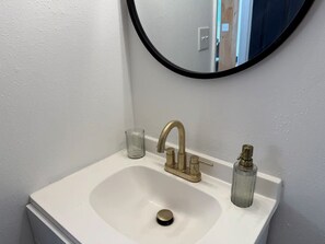 Håndklær, såpe og toalettpapir