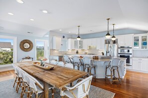 Geschirrspüler, Wasserkocher mit Kaffee-/Teezubehör