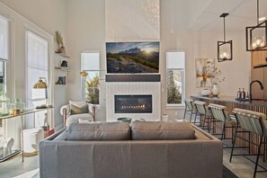 TV connectée, cheminée, espaces bureaux