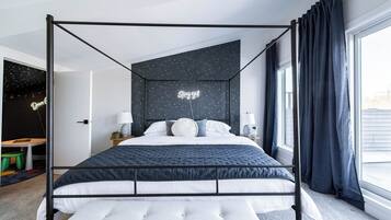 4 bedrooms, desk, travel cot, free WiFi