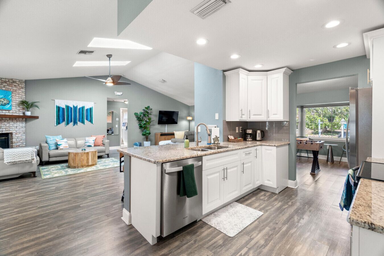 المنشأة من الداخل