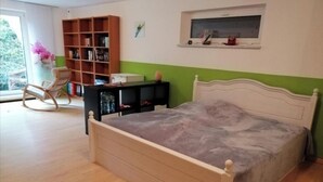 1 soverom, safe på rommet, skrivebord og strykejern/-brett