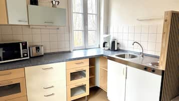 Fridge, microwave, stovetop, coffee/tea maker