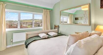 Hillview House | By My Getaways