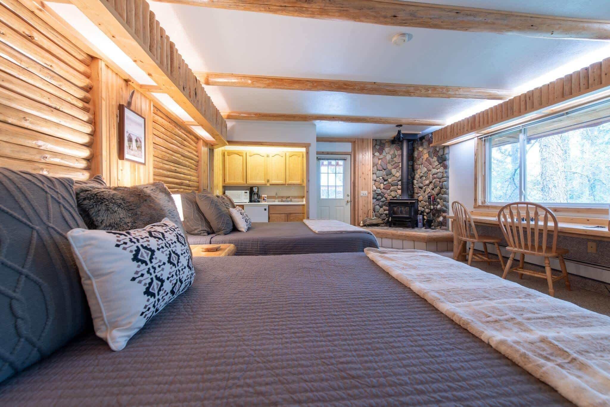 Desk, WiFi, bed sheets