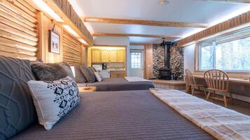 Desk, WiFi, bed sheets