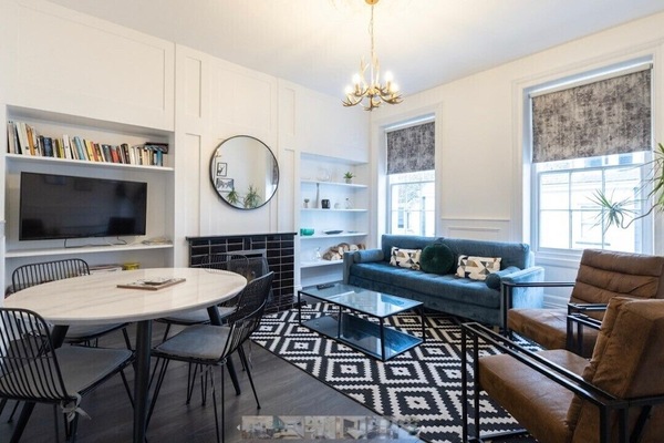 Aquila 2 Bed Flat: Living room