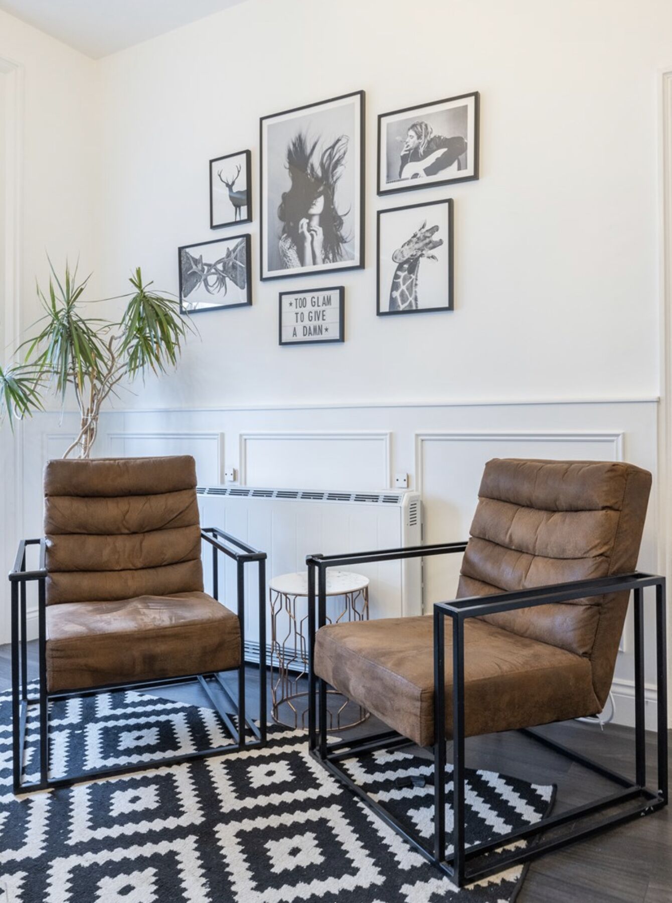 Aquila 2 Bed Flat: Seating Area 
