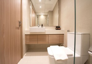 Estudio, acceso a la piscina | Baño | Ducha