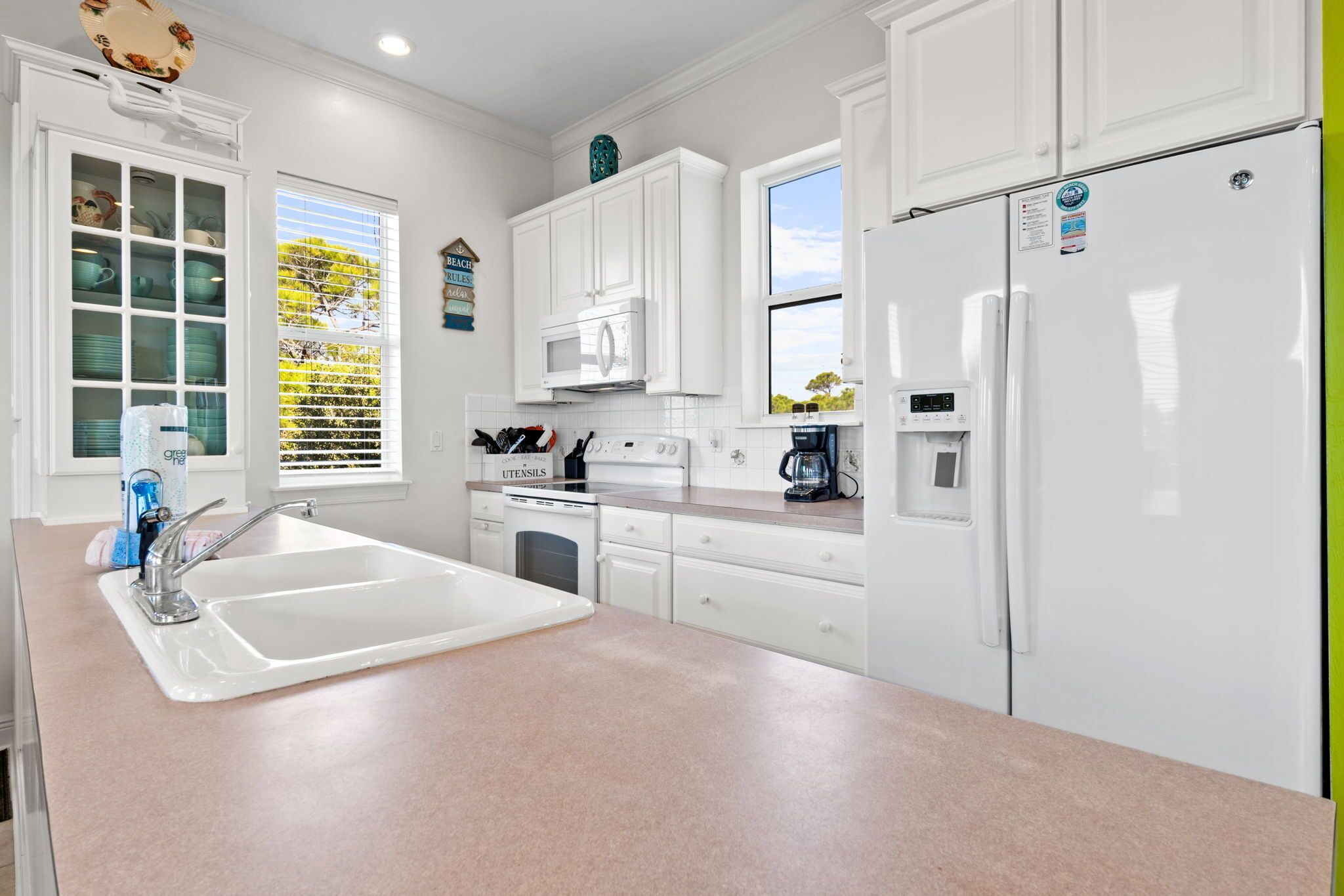 ثلاجة، ميكروويف، فرن، غسالة أطباق