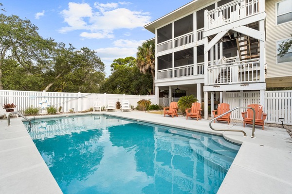 Pool with seating