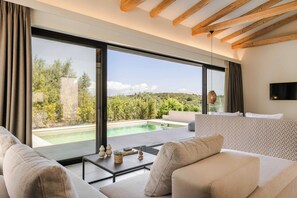 Smart TV - Villa Zola - One Bedroom Villa, Sleeps 2 (Antipata)