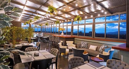 Clayton Luxury Suite