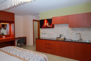 Phòng đôi Deluxe, ban công, quang cảnh đồi núi | Truy cập Internet không dây miễn phí 