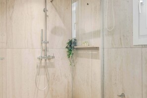 Shower, towels