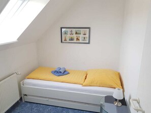 House | 2 bedrooms, individually furnished, iron/ironing board, bed sheets