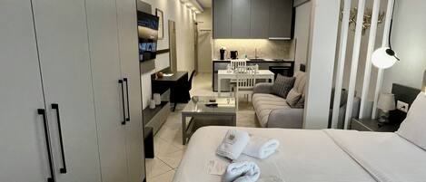 1 bedroom, in-room safe, desk, iron/ironing board