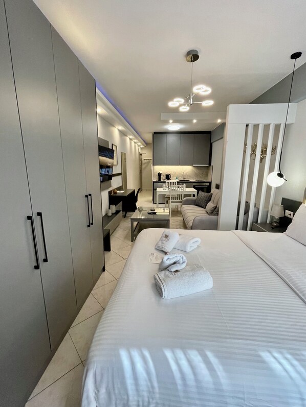 1 bedroom, in-room safe, desk, iron/ironing board