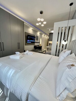 1 bedroom, in-room safe, desk, iron/ironing board