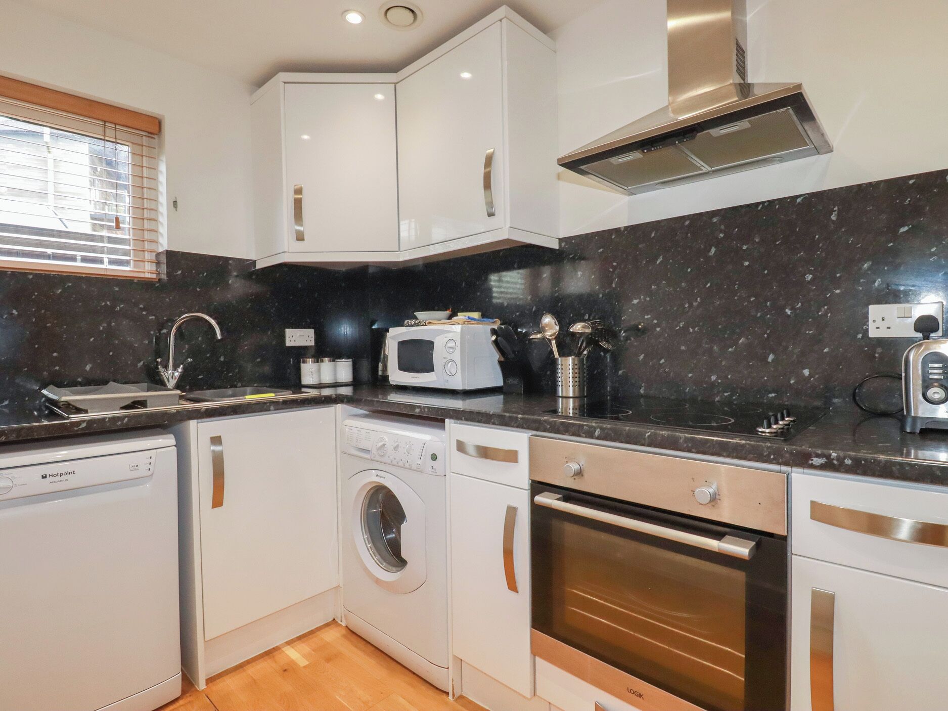 Dishwasher, cookware/dishes/utensils