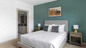 1 slaapkamer, een bureau, een strijkplank/strijkijzer, wifi