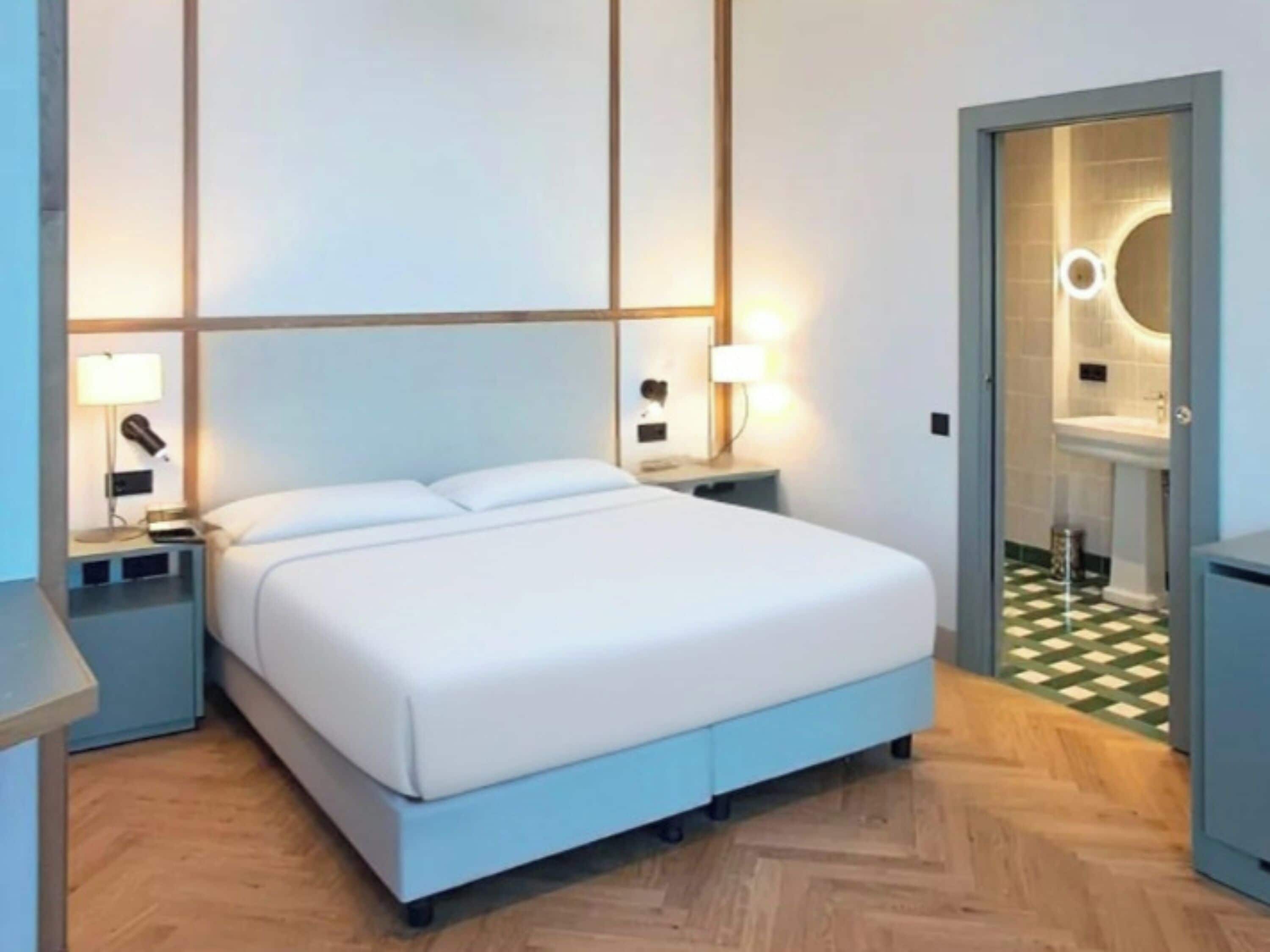 Suite junior, vistas al lago | Minibar, caja fuerte, escritorio y cortinas opacas