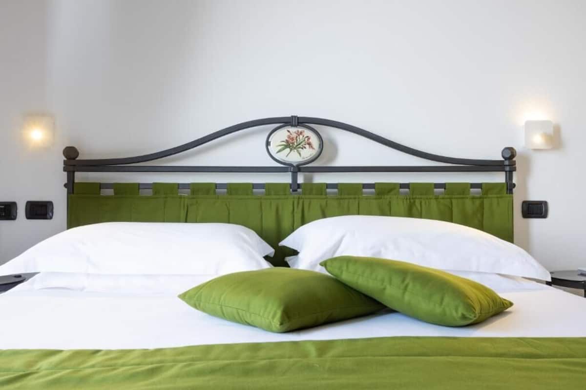 Deluxe Double Room, Lake View