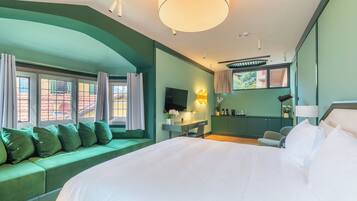 Deluxe Double Room, Balcony, Lake View | Minibar, in-room safe, desk, blackout drapes