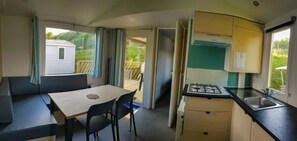 Fridge, microwave, stovetop