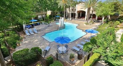 Landing | Amazing 2BD, Pool, Gym