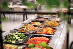 Free daily buffet breakfast - Kalya Kibbutz Hotel (Kalya)