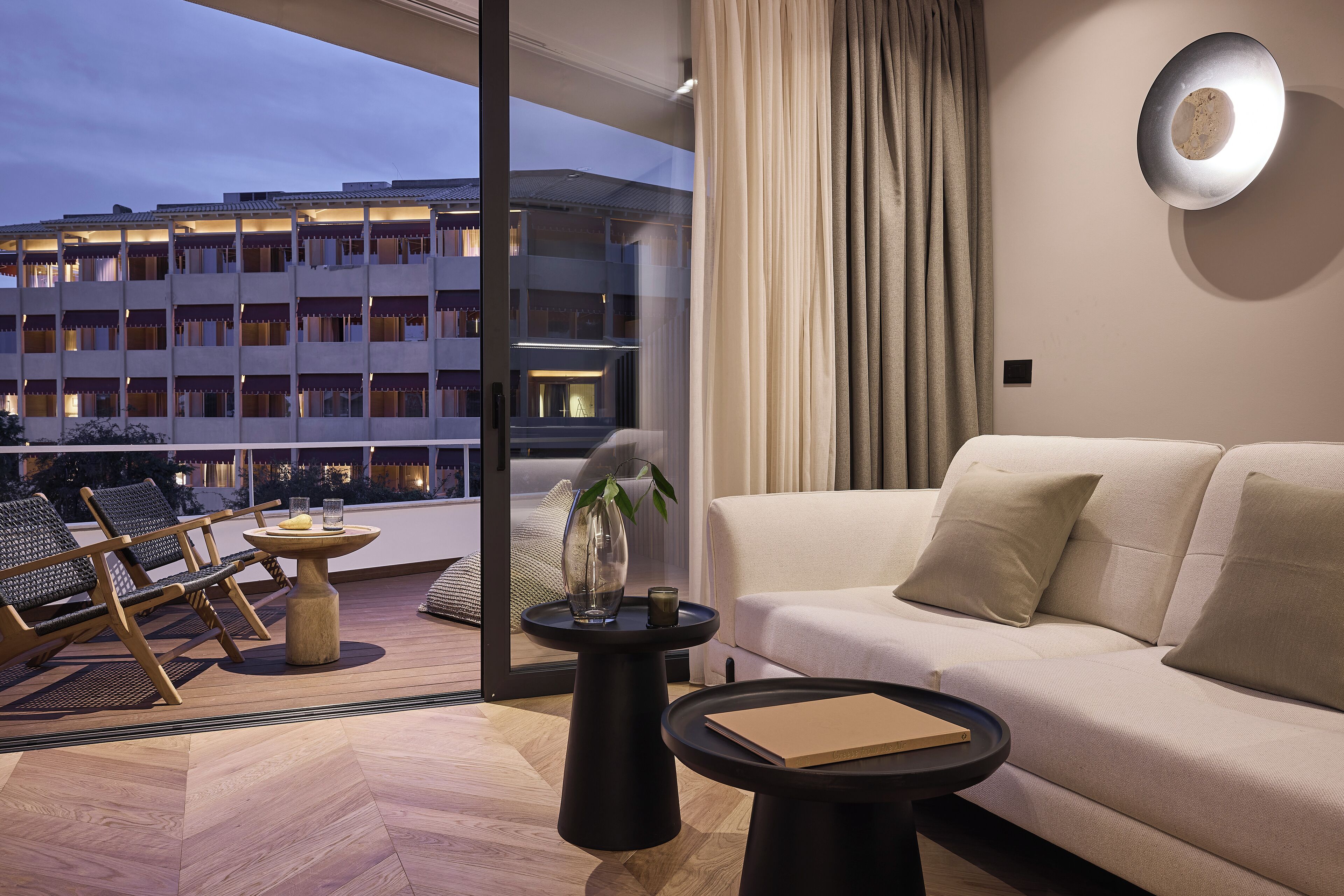 Junior Suite with Balcony | 露台/庭院