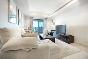 Apartment, 2 Bedrooms, Sauna, Sea Facing | Living room