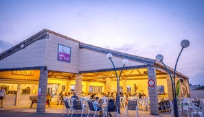 Outdoor dining - ZEcamping parc aquatique pet friendly club enfant (Saint-Jean-de-Monts)