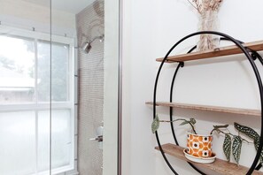 Interior - Historic Williams House 2-bedroom downtown Northampton with AC, WiFi (Northampton)