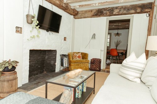 Historic Williams House 2-bedroom downtown Northampton with AC, WiFi