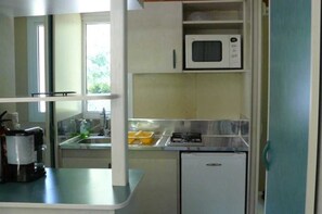 Fridge, microwave, stovetop