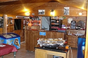 Bar (in der Unterkunft)