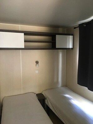 2 bedrooms, WiFi - Camping 4 étoiles - Piscine  - ccbahdg (Lansargues)