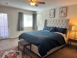 3 habitaciones, tabla de planchar con plancha y cuna de viaje