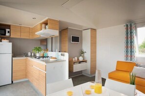 Fridge, microwave, stovetop