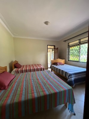 2 bedrooms - 20 Mins to Ziwa Rhino Sanctuary- Butiti Ranch Stay With Views (Nakasongola)