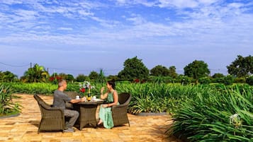 House, 2 Bedrooms, Smoking, Balcony | Outdoor dining