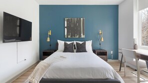 Skrivbord, strykjärn/strykbräda, wi-fi och sängkläder