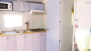 Fridge, microwave, stovetop