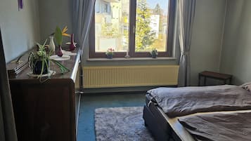 2 bedrooms, desk, iron/ironing board, WiFi