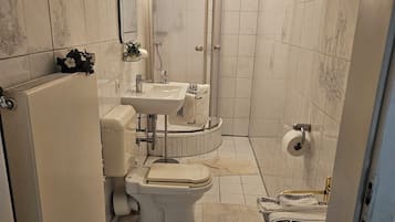Douche, serviettes fournies