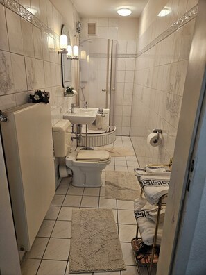Douche, serviettes fournies