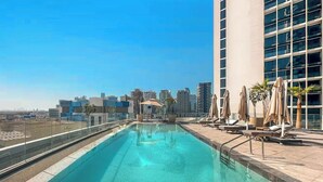 Outdoor pool - Easygo -exclusive 1BR in Business Bay (Dubai)
